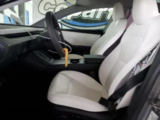 2024 Tesla Model 3 z VIN 5YJ3E1EA0RF859934, wystawiony jako Copart lot #52962285 z przebiegiem 32 329 mil mil oraz Szkoda całkowita • Salvage title. Historia ofert i sprzedaży dostępna na DreamBid. Obrazek 7.