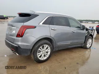 2022 Cadillac XT5 FWD Luxury z VIN 1GYKNAR47NZ116377, wystawiony jako Copart lot #55828415 z przebiegiem 62 276 mil mil oraz Tytuł czysty. Historia ofert i sprzedaży dostępna na DreamBid. Obrazek 3.