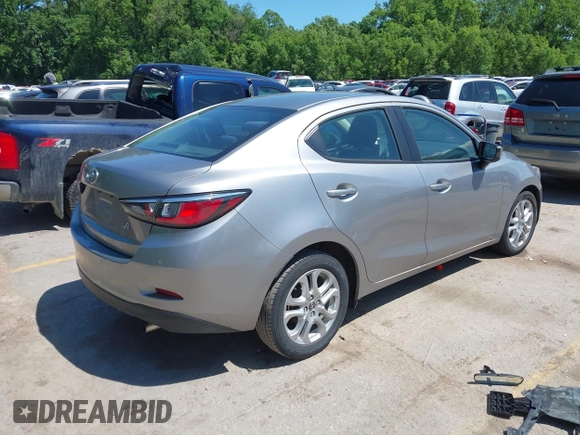 2016 Scion iA z VIN 3MYDLBZV5GY107324, wystawiony jako IAAI lot #42296283 z przebiegiem 105 349 mil mil oraz . Historia ofert i sprzedaży dostępna na DreamBid. Obrazek 4.