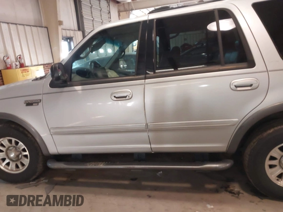 2000 Ford Expedition XLT with VIN 1FMRU1569YLB32940, listed as a IAAI auction lot 41316582 with 290,095 mi miles. Bid and sale history available at carsss.com. Image 14.