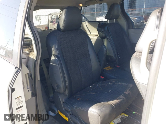 2011 Toyota Sienna SE with VIN 5TDXK3DC7BS029302, listed as a IAAI auction lot 41632724 with 211,503 mi miles. Bid and sale history available at carsss.com. Image 8.