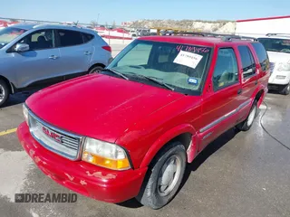 1998 GMC Jimmy SL with VIN 1GKCS13W2W2535684, listed as a IAAI auction lot 41789456 with 211,201 mi miles. Bid and sale history available at carsss.com. Image 2.