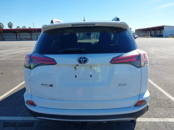 2018 Toyota RAV4 XLE with VIN 2T3WFREV8JW425027, listed as a IAAI auction lot 41272635 with 79,445 mi miles. Bid and sale history available at carsss.com. Image 17.