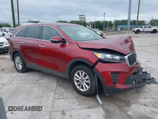 2020 Kia Sorento LX with VIN 5XYPG4A31LG686087, listed as a IAAI auction lot 41976544 with 111,158 mi miles. Bid and sale history available at carsss.com. Image 1.