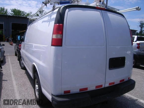 2015 Chevrolet Express Cargo Van with VIN 1GCWGFCF2F1152034, listed as a IAAI auction lot 42133291 with 155,996 mi miles. Bid and sale history available at carsss.com. Image 1.