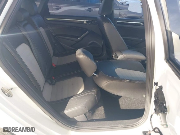 2018 Volkswagen Passat V6 GT with VIN 1VWJM7A39JC030184, listed as a IAAI auction lot 41198533 with 73,748 mi miles. Bid and sale history available at carsss.com. Image 8.