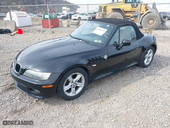 2000 BMW Z3 2.5L with VIN 4USCH934XYLF83791, listed as a IAAI auction lot 42008574 with 0 mi miles. Bid and sale history available at carsss.com. Image 2.