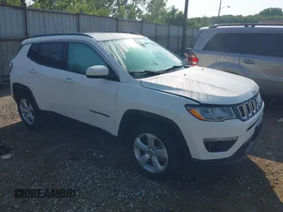 2019 Jeep Compass Altitude with VIN 3C4NJCBB1KT614838, listed as a IAAI auction lot 42470666 with 31,362 mi miles and . Bid and sale history available at DreamBid. Image 1.