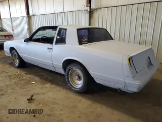 1988 Chevrolet Monte Carlo z VIN 1G1GZ11G3JP115201, wystawiony jako Copart lot #75502454 z przebiegiem 71 006 mil mil oraz Szkody całkowita. Historia ofert i sprzedaży dostępna na DreamBid. Obrazek 2.