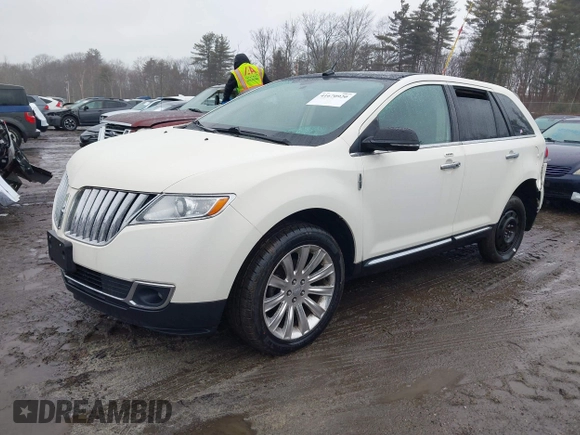 2013 Lincoln MKX with VIN 2LMDJ8JK8DBL23732, listed as a IAAI auction lot 41670920 with 103,782 mi miles. Bid and sale history available at carsss.com. Image 17.