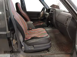 1999 Jeep Cherokee Sport z VIN 1J4FF68S4XL668081, wystawiony jako IAAI lot #42304649 z przebiegiem 194 470 mil mil oraz . Historia ofert i sprzedaży dostępna na DreamBid. Obrazek 5.