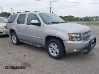 2008 Chevrolet Tahoe 2LT z VIN 1GNFC13008R125095, wystawiony jako IAAI lot #42155706 z przebiegiem 106 920 mil mil oraz . Historia ofert i sprzedaży dostępna na DreamBid. Obrazek 1.
