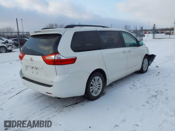 2017 Toyota Sienna XLE Auto Access Seat with VIN 5TDYZ3DC4HS852620, listed as a IAAI auction lot 40988036 with 82,581 mi miles. Bid and sale history available at carsss.com. Image 4.