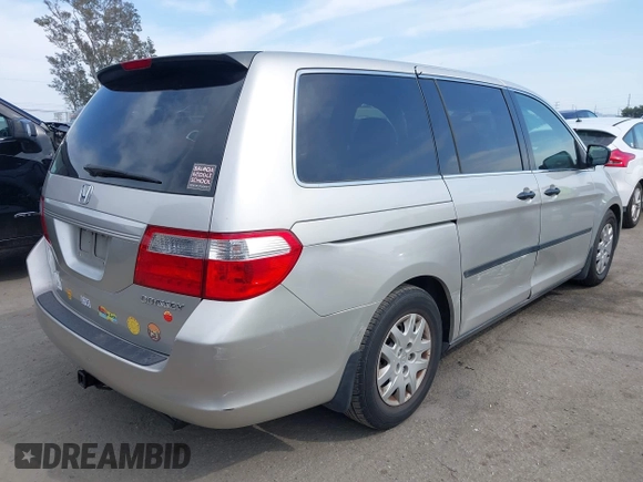 2005 Honda Odyssey LX with VIN 5FNRL38245B096035, listed as a IAAI auction lot 41998823 with 209,177 mi miles. Bid and sale history available at carsss.com. Image 4.