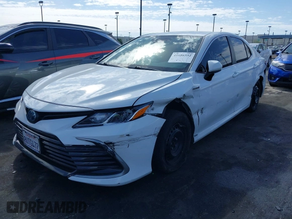 2021 Toyota Camry Hybrid LE with VIN 4T1C31AK4MU549057, listed as a IAAI auction lot 41686552 with 43,051 mi miles. Bid and sale history available at carsss.com. Image 18.