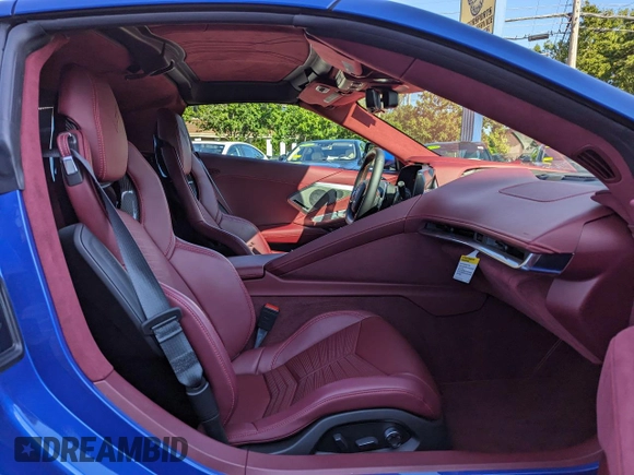 2021 Chevrolet Corvette 3LT z VIN 1G1YC2D43M5118130, wystawiony jako Copart lot #44832655 z przebiegiem 274 mil mil oraz Czysty tytuł • Clean title. Historia ofert i sprzedaży dostępna na DreamBid. Obrazek 9.