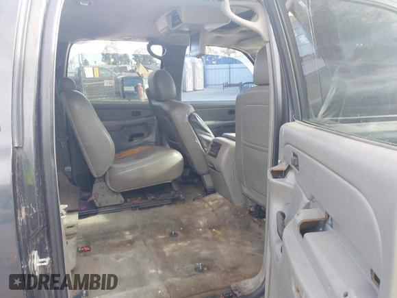 2004 Chevrolet Suburban LT with VIN 3GNEC16T64G278981, listed as a IAAI auction lot 41507356 with 181,155 mi miles. Bid and sale history available at carsss.com. Image 8.