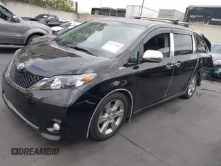 2013 Toyota Sienna SE z VIN 5TDXK3DC3DS405075, wystawiony jako IAAI lot #42127766 z przebiegiem 74 110 mil mil oraz . Historia ofert i sprzedaży dostępna na DreamBid. Obrazek 20.