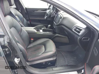 2017 Maserati Ghibli с VIN ZAM57XSA6H1218753, выставлен на аукционе IAAI как лот 41833235 с пробегом 42 135 миль миль и . История ставок и продаж доступна на DreamBid. Изображение 5.
