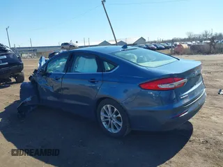 2019 Ford Fusion SE with VIN 3FA6P0H75KR238698, listed as a IAAI auction lot 41817222 with 1 mi miles. Bid and sale history available at carsss.com. Image 3.