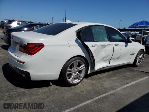 2015 BMW 7 Series 750i z VIN WBAYA8C53FG197751, wystawiony jako Copart lot #56249135 z przebiegiem 98 514 mil mil oraz Szkoda całkowita • Salvage title. Historia ofert i sprzedaży dostępna na DreamBid. Obrazek 3.
