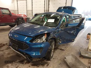 2022 Ford Escape SE z VIN 1FMCU9G69NUB98928, wystawiony jako IAAI lot #41074945 z przebiegiem 8 479 mil mil oraz . Historia ofert i sprzedaży dostępna na DreamBid. Obrazek 6.