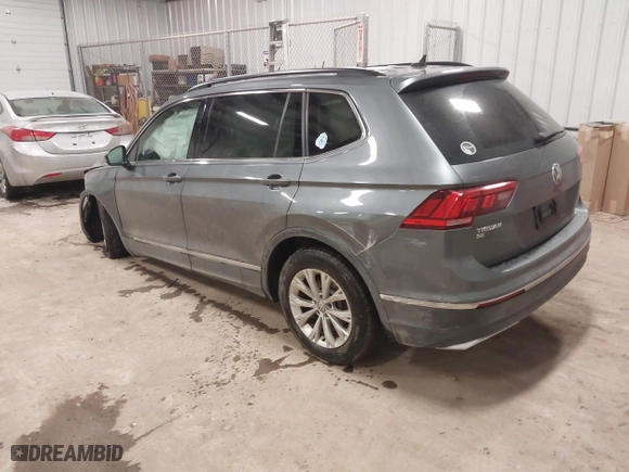 2018 Volkswagen Tiguan SEL with VIN 3VV3B7AX9JM125297, listed as a IAAI auction lot 41983886 with 82,429 mi miles. Bid and sale history available at carsss.com. Image 3.