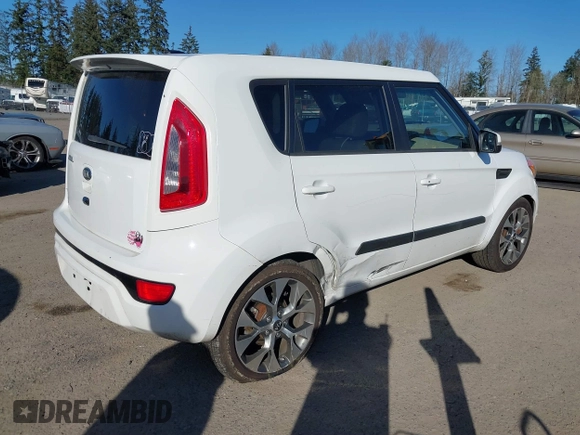 2013 Kia Soul ! with VIN KNDJT2A6XD7588593, listed as a IAAI auction lot 41692801 with 172,963 mi miles. Bid and sale history available at carsss.com. Image 4.