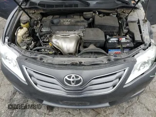 2010 Toyota Camry z VIN 4T1BF3EK4AU075728, wystawiony jako Copart lot #53167255 z przebiegiem 177 346 mil mil oraz Szkoda całkowita • Salvage title. Historia ofert i sprzedaży dostępna na DreamBid. Obrazek 11.