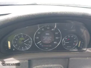 2007 Mercedes-Benz CLK-Class 3.5L with VIN WDBTK56F07F211009, listed as a IAAI auction lot 41785678 with 171,181 mi miles. Bid and sale history available at carsss.com. Image 7.