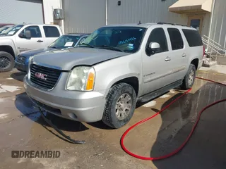 2007 GMC Yukon XL SLT with VIN 1GKFC16017J242173, listed as a IAAI auction lot 41641466 with 196,631 mi miles. Bid and sale history available at carsss.com. Image 2.