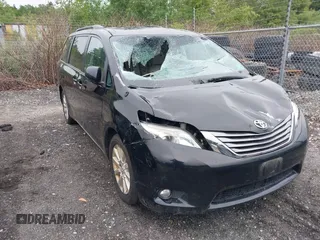 2012 Toyota Sienna XLE z VIN 5TDDK3DC8CS044847, wystawiony jako IAAI lot #42392549 z przebiegiem 157 220 mil mil oraz . Historia ofert i sprzedaży dostępna na DreamBid. Obrazek 1.