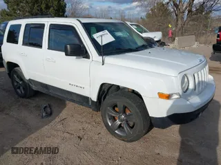 2015 Jeep Patriot Latitude z VIN 1C4NJRFB9FD417683, wystawiony jako IAAI lot #41989914 z przebiegiem 95 478 mil mil oraz . Historia ofert i sprzedaży dostępna na DreamBid. Obrazek 1.