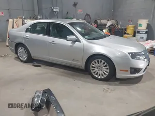 2011 Ford Fusion Hybrid z VIN 3FADP0L3XBR204073, wystawiony jako IAAI lot #42570053 z przebiegiem 179 821 mil mil oraz . Historia ofert i sprzedaży dostępna na DreamBid. Obrazek 1.