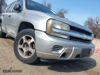 2008 Chevrolet TrailBlazer LT w/1LT with VIN 1GNDS13S882228009, listed as a IAAI auction lot 41726682 with 133,739 mi miles. Bid and sale history available at carsss.com. Image 6.
