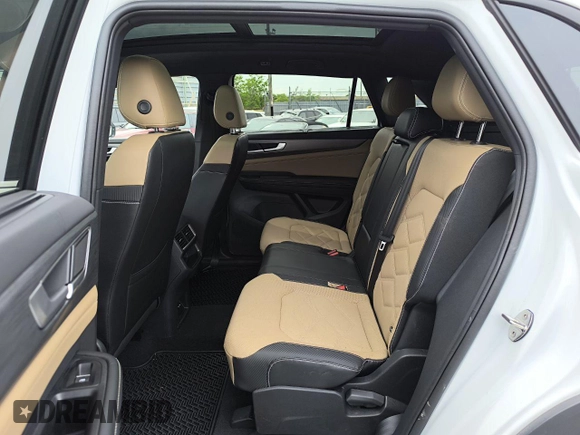 2024 Volkswagen Atlas SE z VIN 1V2KE2CA8RC228414, wystawiony jako Copart lot #58786605 z przebiegiem 11 715 mil mil oraz Szkoda całkowita • Salvage title. Historia ofert i sprzedaży dostępna na DreamBid. Obrazek 12.