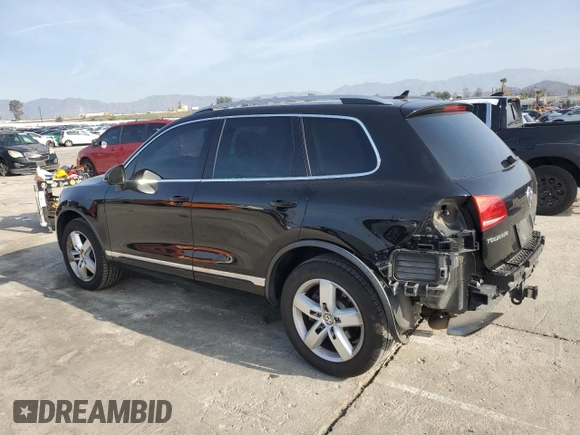 2012 Volkswagen Touareg Sport z VIN WVGEF9BP8CD008746, wystawiony jako Copart lot #45638945 z przebiegiem 138 945 mil mil oraz Szkoda całkowita • Salvage title. Historia ofert i sprzedaży dostępna na DreamBid. Obrazek 2.