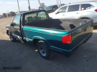 1998 Chevrolet S-10 LS with VIN 1GCCS1443W8144467, listed as a IAAI auction lot 41902031 with 399,830 mi miles. Bid and sale history available at carsss.com. Image 3.