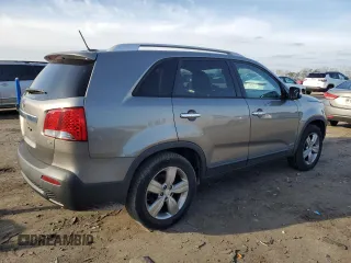 2013 Kia Sorento EX with VIN 5XYKUDA63DG371371, listed as a Copart auction lot 85863984 with 180,749 mi miles and Clean Title. Bid and sale history available at carsss.com. Image 3.