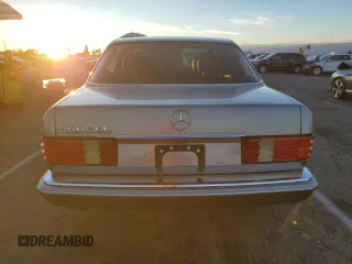 1988 Mercedes-Benz 560 with VIN WDBCA39D4JA391164, listed as a Copart auction lot 82628704 with 88,482 mi miles and Clean Title. Bid and sale history available at DreamBid. Image 6.