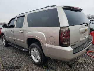 2007 Chevrolet Suburban LT with VIN 3GNFK16347G248390, listed as a Copart auction lot 44338025 with 322,147 mi miles and Salvage Title. Bid and sale history available at carsss.com. Image 2.