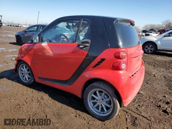 2009 Smart fortwo Pure z VIN WMEEJ31X79K274220, wystawiony jako Copart lot #46529995 z przebiegiem 76 185 mil mil oraz Szkoda całkowita • Salvage title. Historia ofert i sprzedaży dostępna na DreamBid. Obrazek 2.