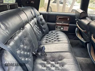 1988 Cadillac Brougham z VIN 1G6DW51Y1J9710932, wystawiony jako Copart lot #82010974 z przebiegiem 72 122 mil mil oraz Tytuł czysty. Historia ofert i sprzedaży dostępna na DreamBid. Obrazek 6.