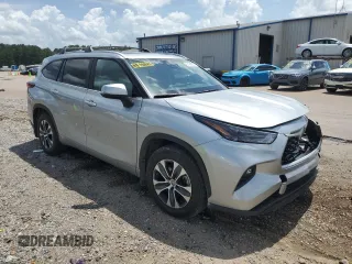 2024 Toyota Highlander LE with VIN 5TDKDRAH5RS050859, listed as a Copart auction lot 61609205 with 15,284 mi miles and Salvage title. Bid and sale history available at DreamBid. Image 4.