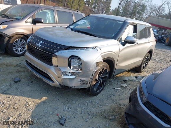 2024 Mitsubishi Outlander SE with VIN JA4J4VA87RZ085920, listed as a IAAI auction lot 41667549 with 3,976 mi miles. Bid and sale history available at carsss.com. Image 2.