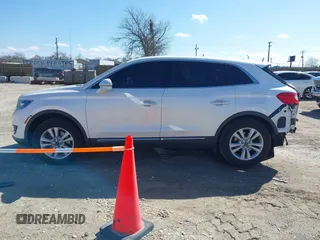 2018 Lincoln MKX Premiere z VIN 2LMPJ6JR7JBL45554, wystawiony jako IAAI lot #41866850 z przebiegiem 90 685 mil mil oraz . Historia ofert i sprzedaży dostępna na DreamBid. Obrazek 15.