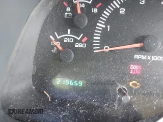 2000 Dodge Dakota Sport with VIN 1B7GL2AN0YS705134, listed as a IAAI auction lot 41997957 with 219,659 mi miles. Bid and sale history available at carsss.com. Image 7.