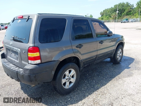 2005 Ford Escape XLT с VIN 1FMYU93155KD62445, выставлен на аукционе IAAI как лот 42222822 с пробегом 271 091 миль миль и . История ставок и продаж доступна на DreamBid. Изображение 4.