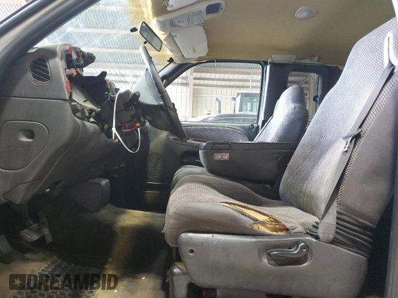 2001 Dodge 1500 z VIN 1B7HC13YX1J513883, wystawiony jako Copart lot #55607775 z przebiegiem Nie podano mil oraz Szkoda całkowita • Salvage title. Historia ofert i sprzedaży dostępna na DreamBid. Obrazek 7.