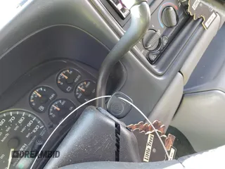 2001 Chevrolet Tahoe LS z VIN 1GNEC13T21J303213, wystawiony jako IAAI lot #41363563 z przebiegiem 194 243 mil mil oraz . Historia ofert i sprzedaży dostępna na DreamBid. Obrazek 11.